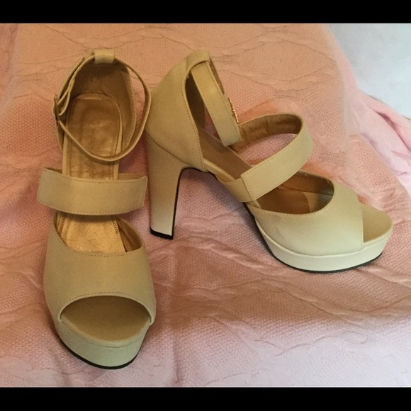 Cream platforms - Picture 1 of 3