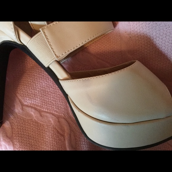 Cream platforms - Picture 3 of 3