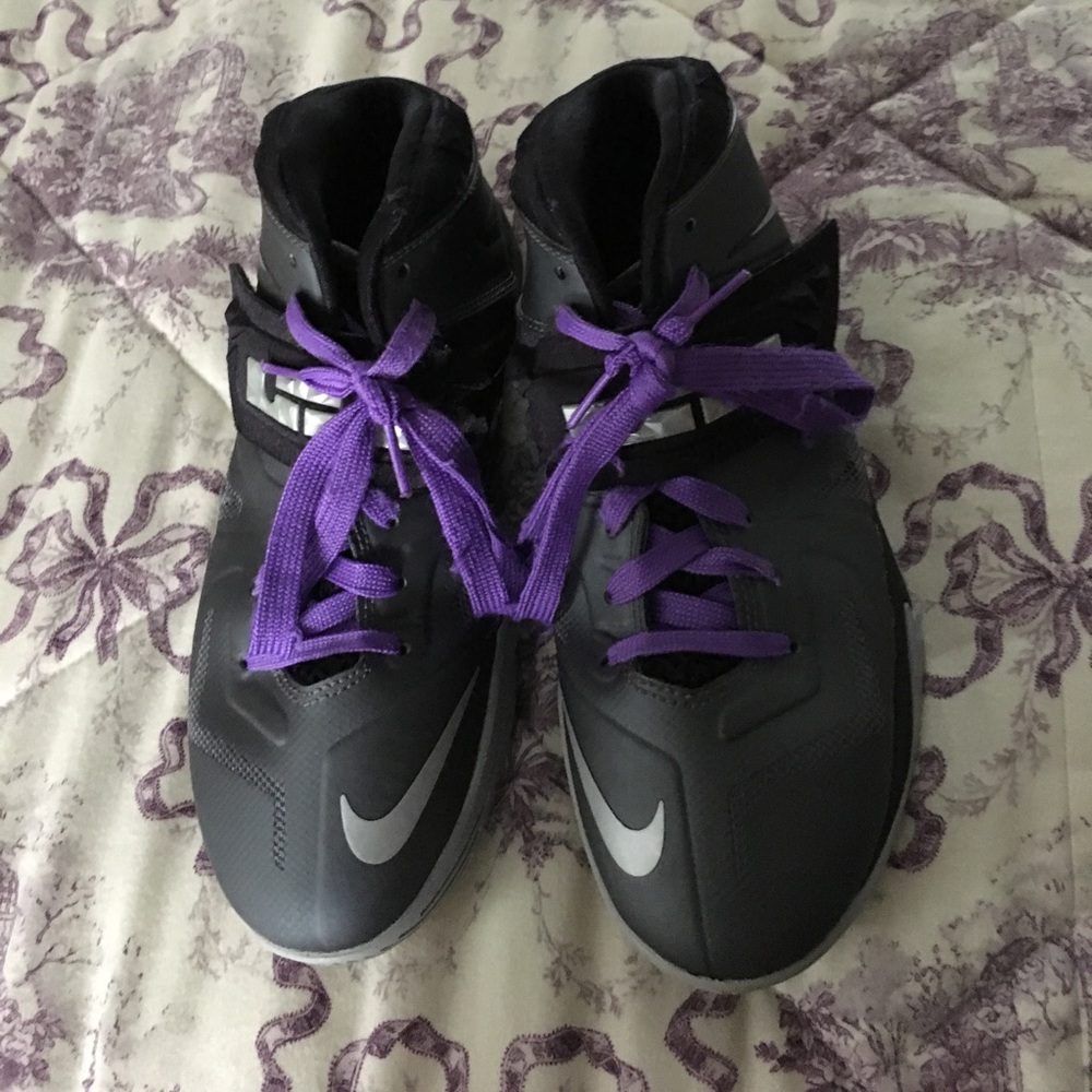 Nike basketball shoes lebron James 6.5 to 7