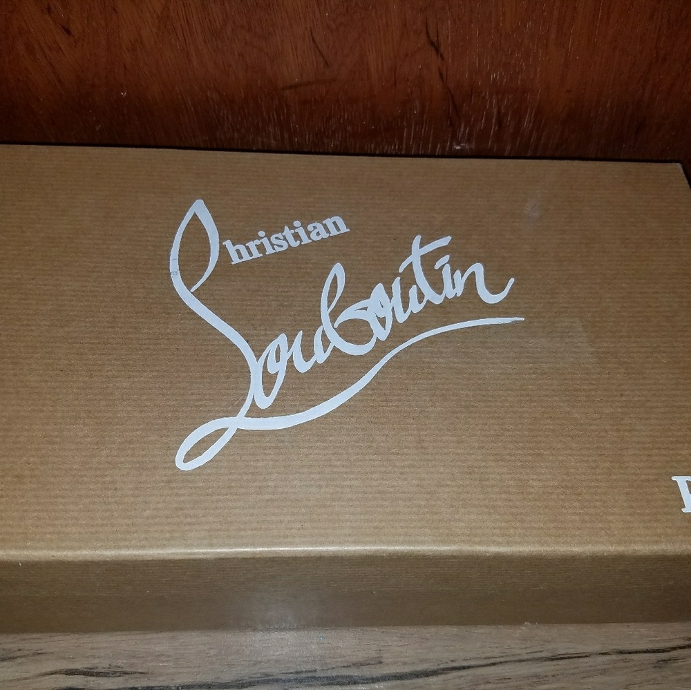 Louboutin pumps 85