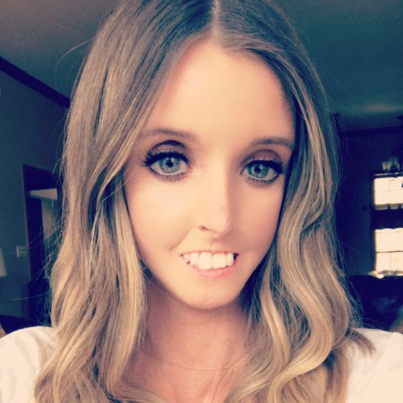 Meet your Posher, Kristine - Picture 1 of 1