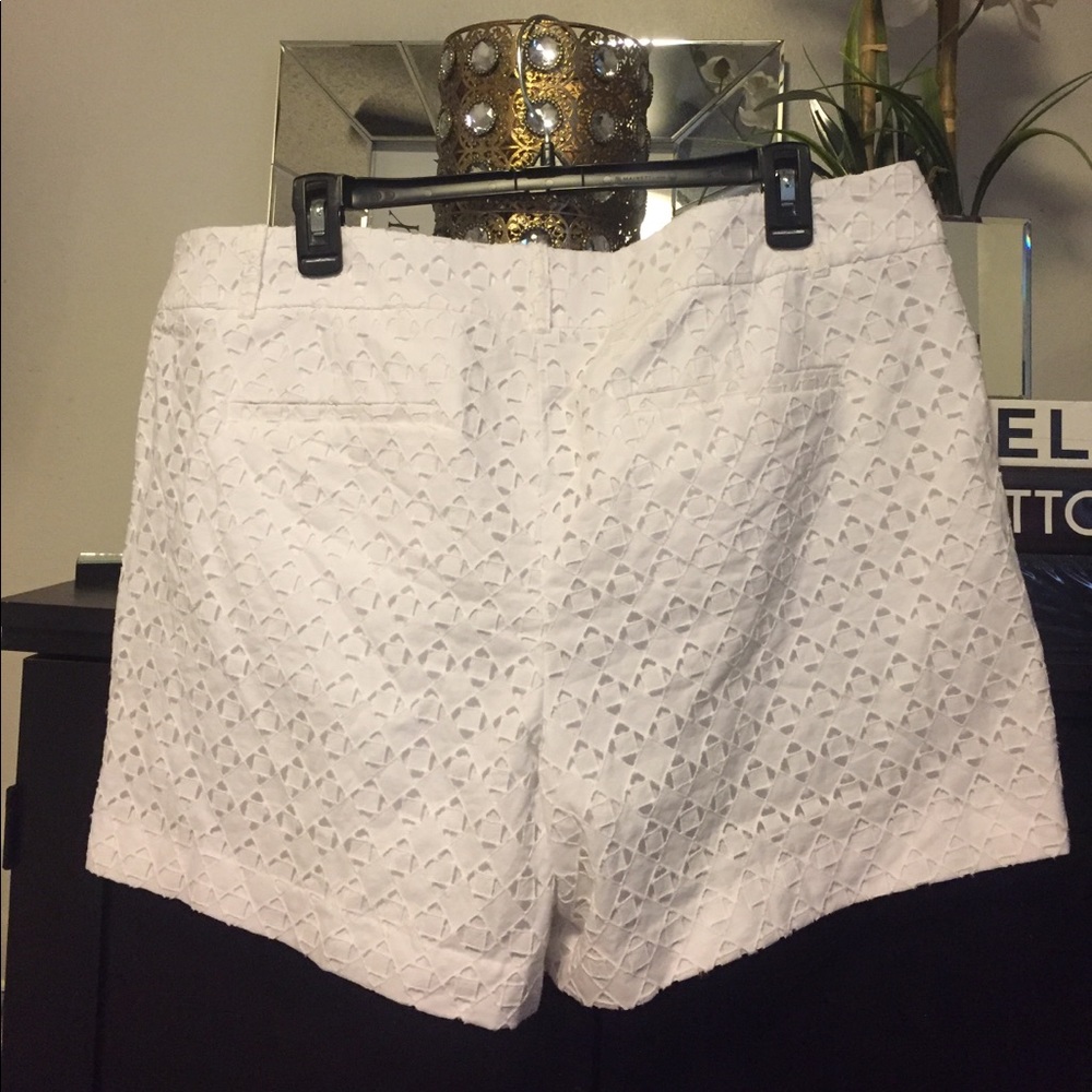 Ann Taylor loft white shorts size 16
