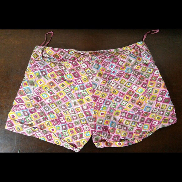 Pattern Shorts - Picture 2 of 3