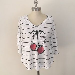 Size Large Kimono flutter sleeve top.