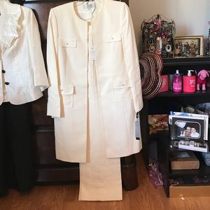 Tahari offwhite suit