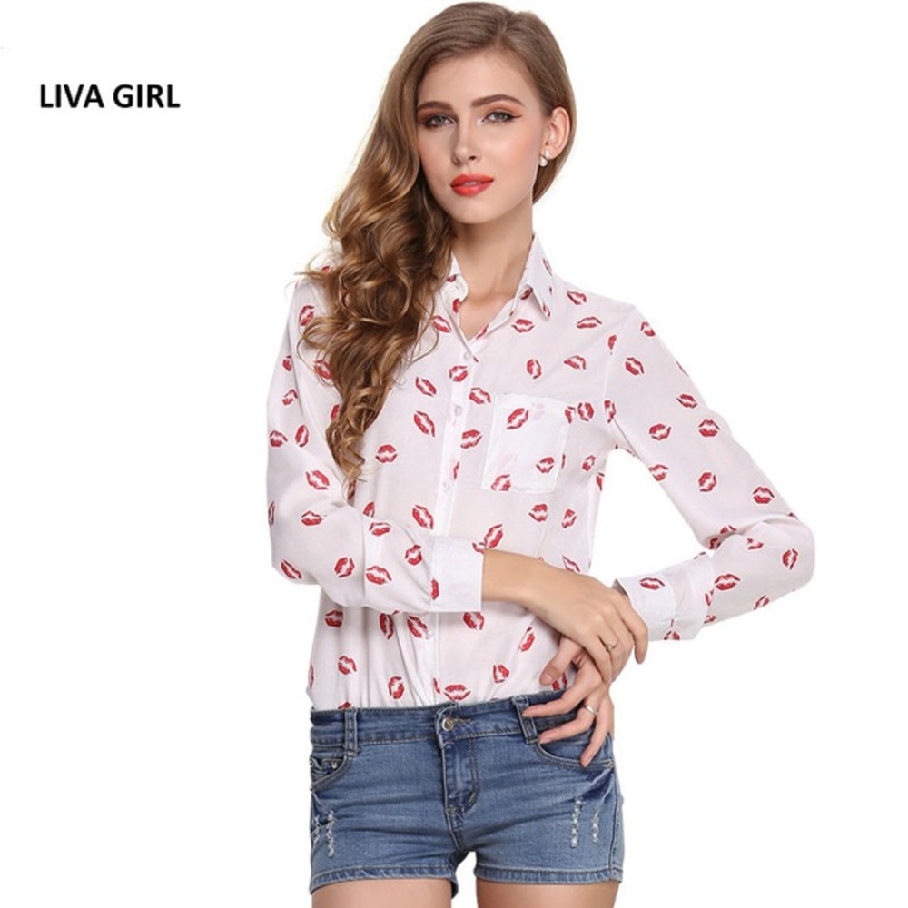 💋Kisses blouse!💋 Sheer and super cute on!