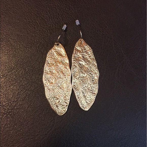 Jewelry - ☀️Gold earrings *final price drop*