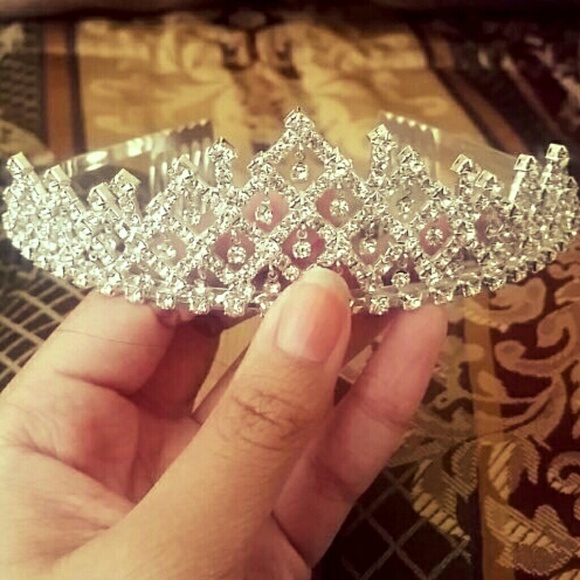 Silver crown - Picture 2 of 2