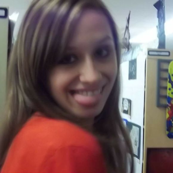 Meet your Posher, Cynthia - Picture 1 of 1