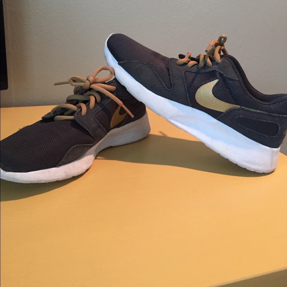 Black and gold Nikes!