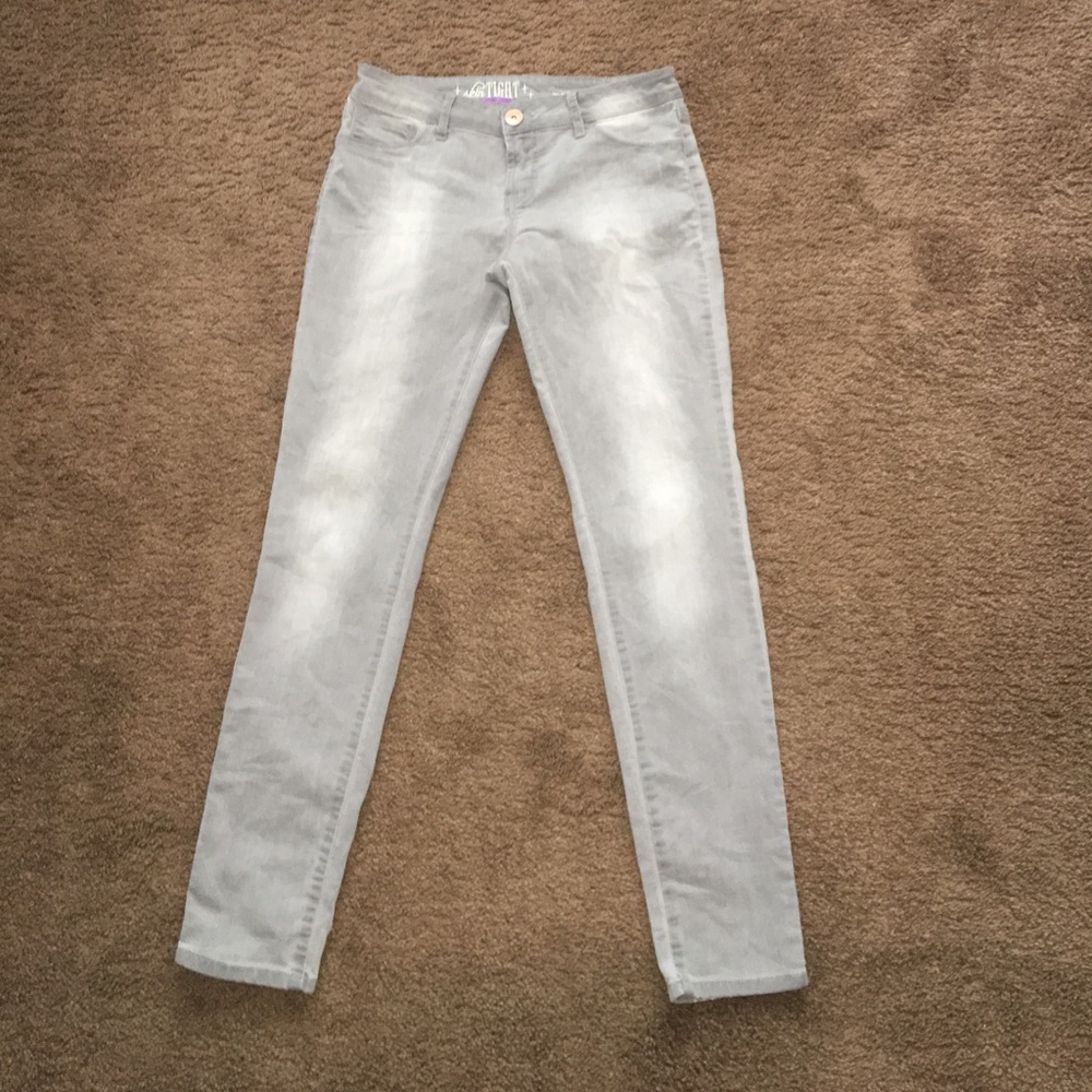 SALE ‼️ BARELY WORN GREY "SKIN TIGHT LEGGING" JEAN