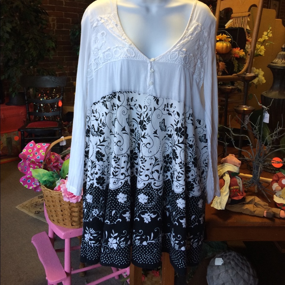 Black/ white lace boho tunic XL