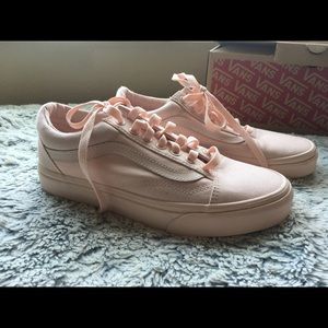 NEW PROCE DROP! 😵NEVER USED Vans Old Skool shoes