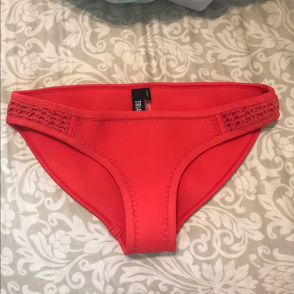 NWOT Red triangl bikini bottoms