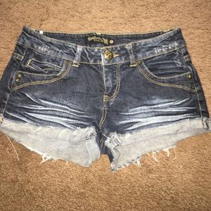 SALE ‼️ CUTE LOW RISE DARK WASH JEANS