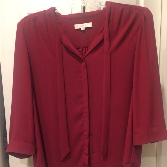 Beautiful burgundy blouse w/necktie. - Picture 1 of 3
