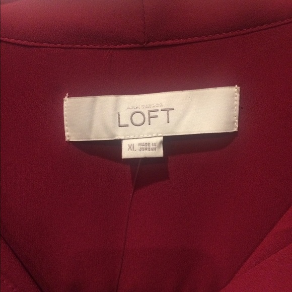 Beautiful burgundy blouse w/necktie. - Picture 2 of 3