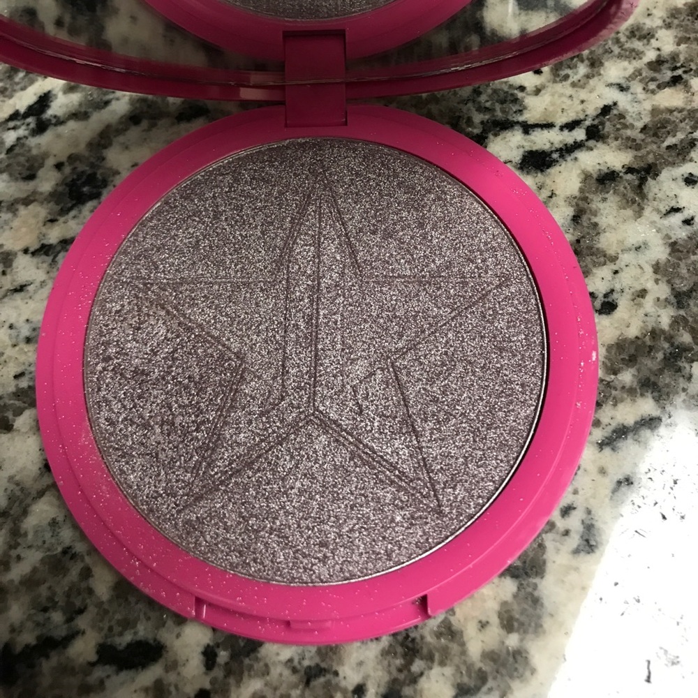 Jeffree star lavender snow skin frost