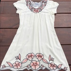 Ivory embroidered short sleeve tunic