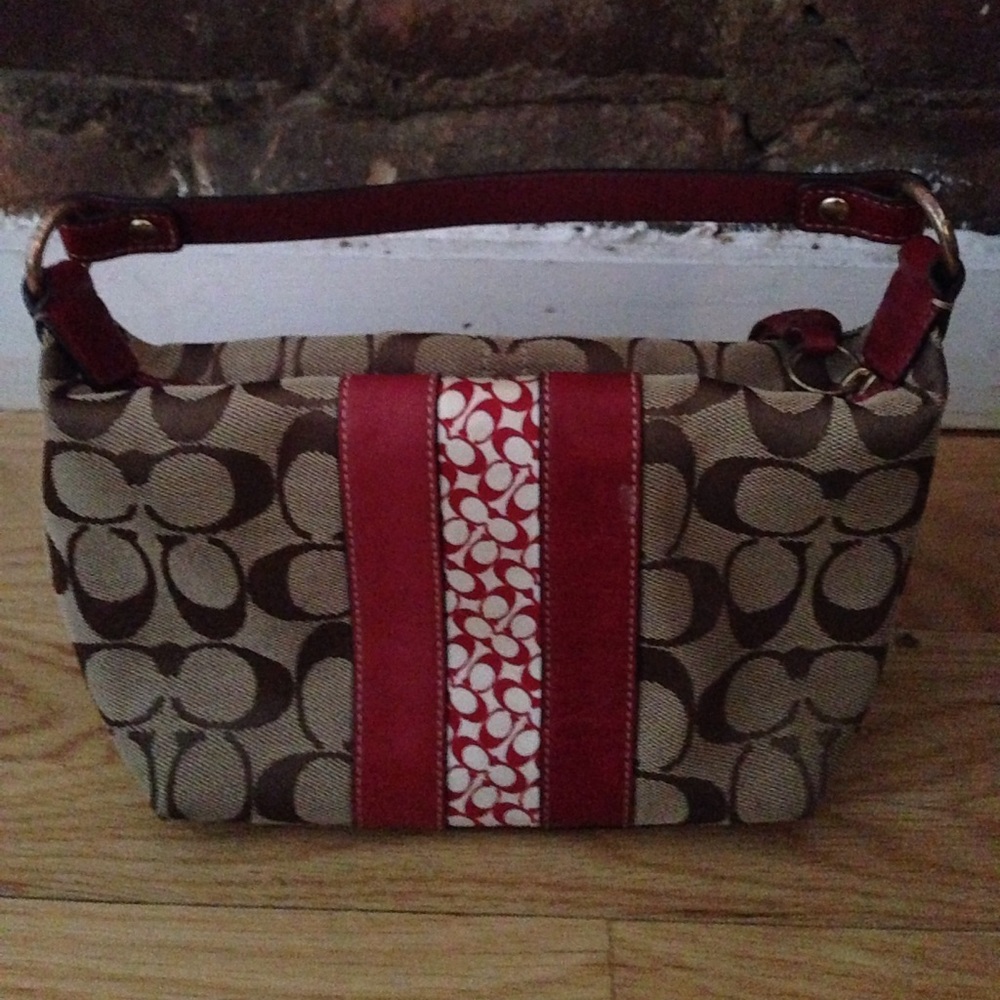 ~Cute lil Coach bag needs home~