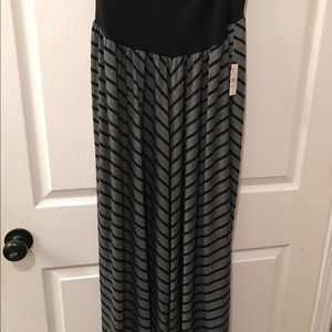 Plus size maternity skirt.