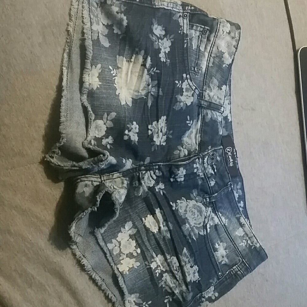 DENIM FLORAL SHORTS - SIZE 9