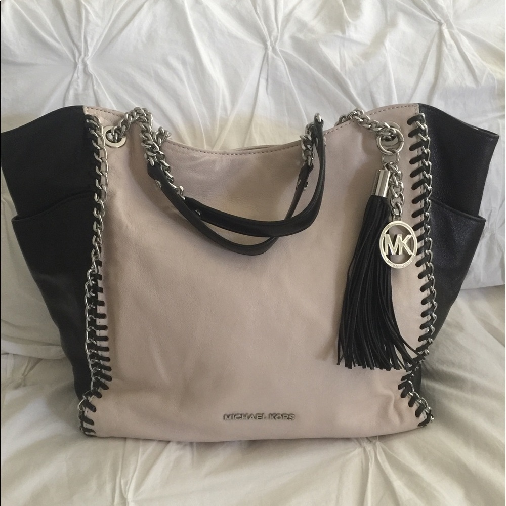 Michael Kors Chelsea Bag - Picture 2 of 8