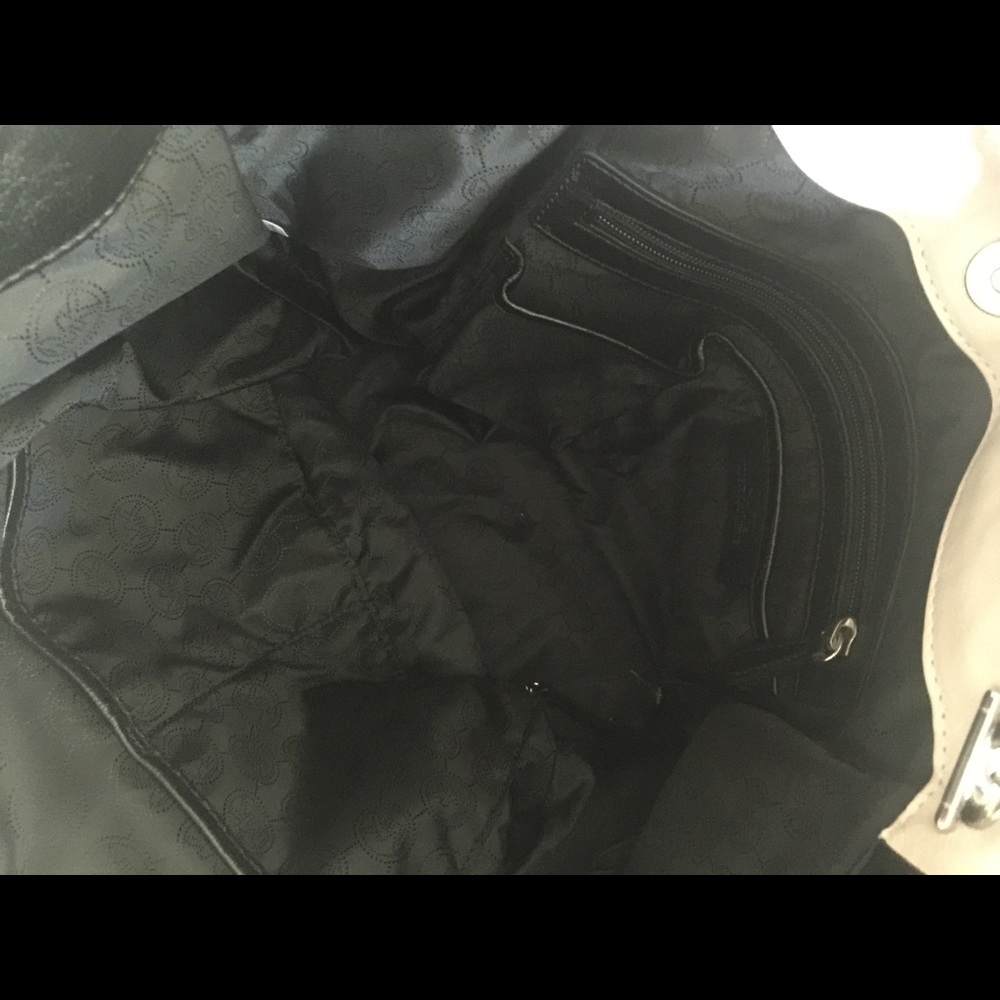 Michael Kors Chelsea Bag - Picture 4 of 8