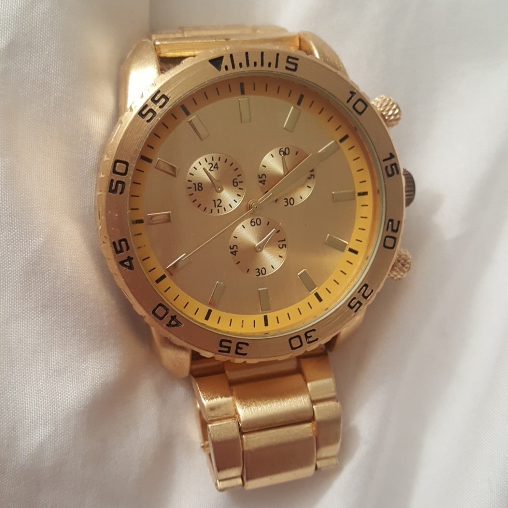 Boyfriend style women's watch from buckle