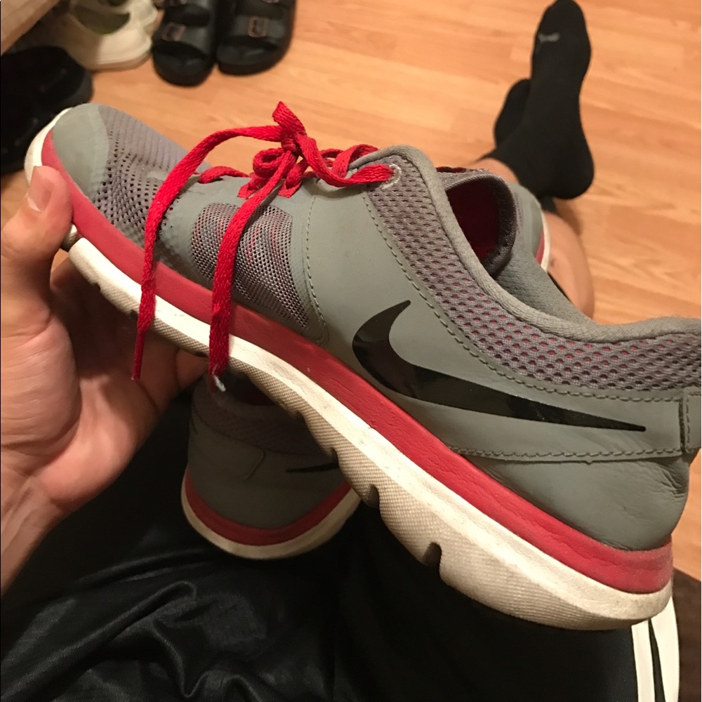 Nike shoes - Picture 2 of 3