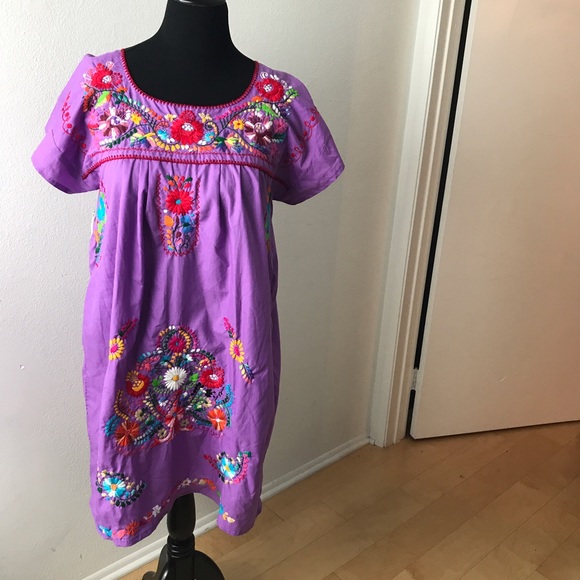 Dresses & Skirts - Vintage style NWT Mexican Embroidered Dress