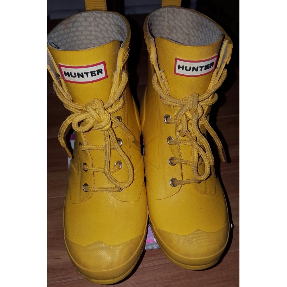 Hunter kids thurloe 3 yellow laceup rainboot