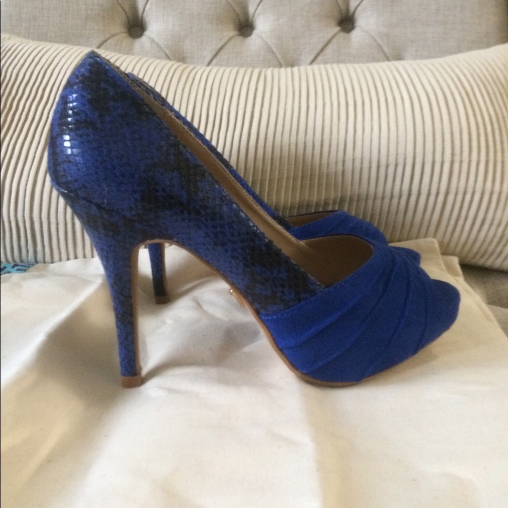 EUC Thalia pumps blue crocodile