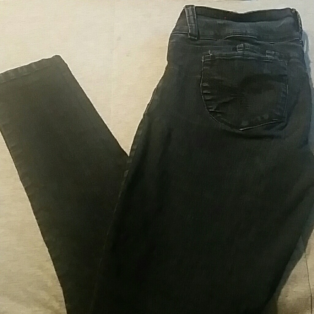 BLACK BETTER BUTT SKINNY JEANS - SIZE 11
