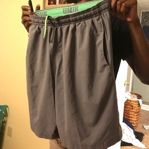 Under amor training shorts