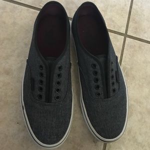 VANS- missing laces