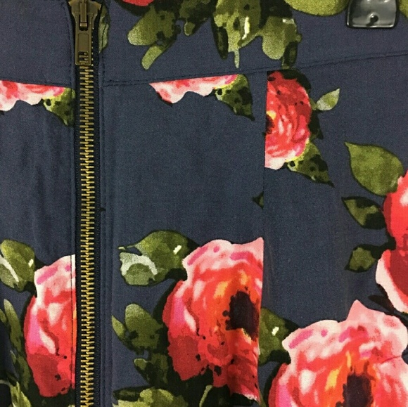 Urban Outfitters Rose mini skirt - Picture 3 of 5