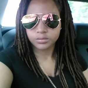 Meet your Posher, Alexis