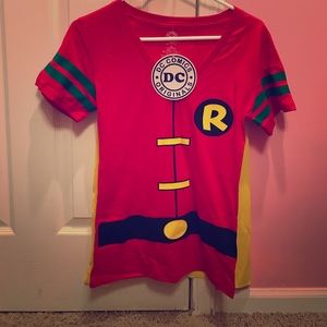 NWT Robin T-Shirt with Cape