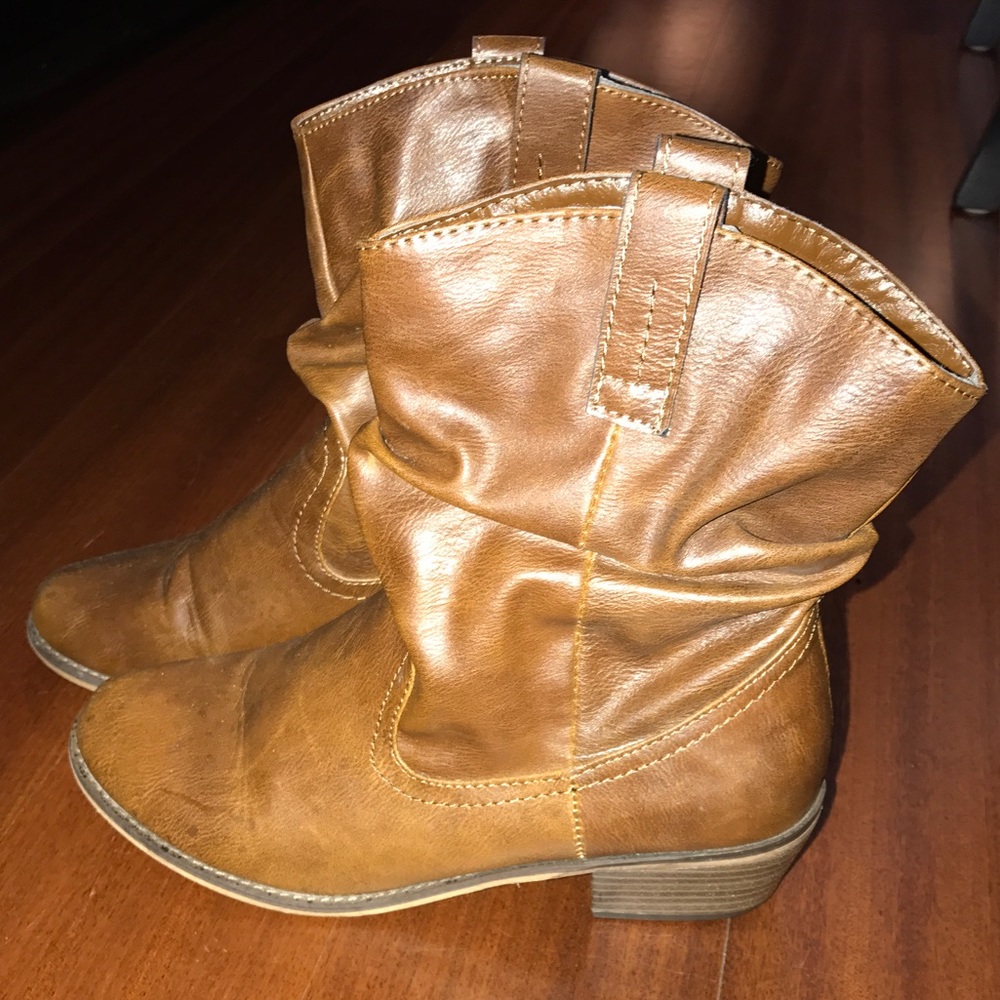 Price Drop ⬇️ Short Brown Boots