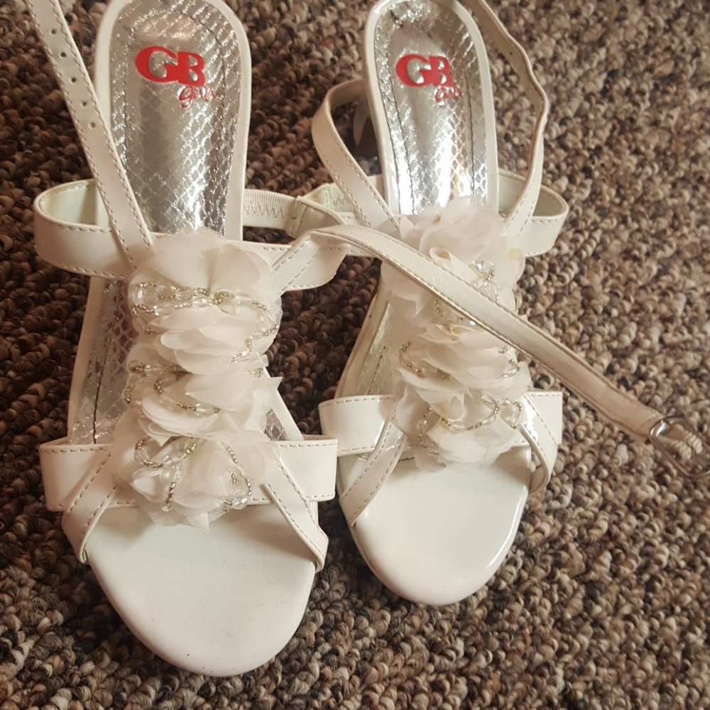 Girls shoes
