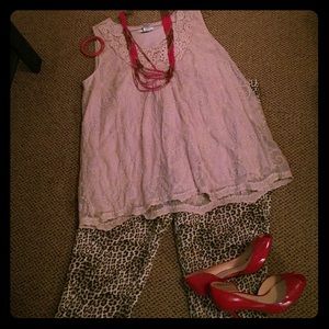 Lacy, sleeveless Top