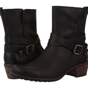 UGG LORRAINE BOOT