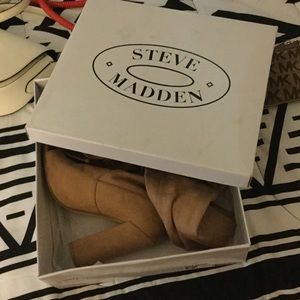 I am selling Steve Madden knee High thigh boots