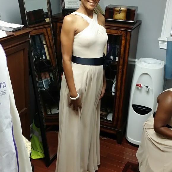 Formal brides maid dress in Ivory. Size 8 - Picture 2 of 2