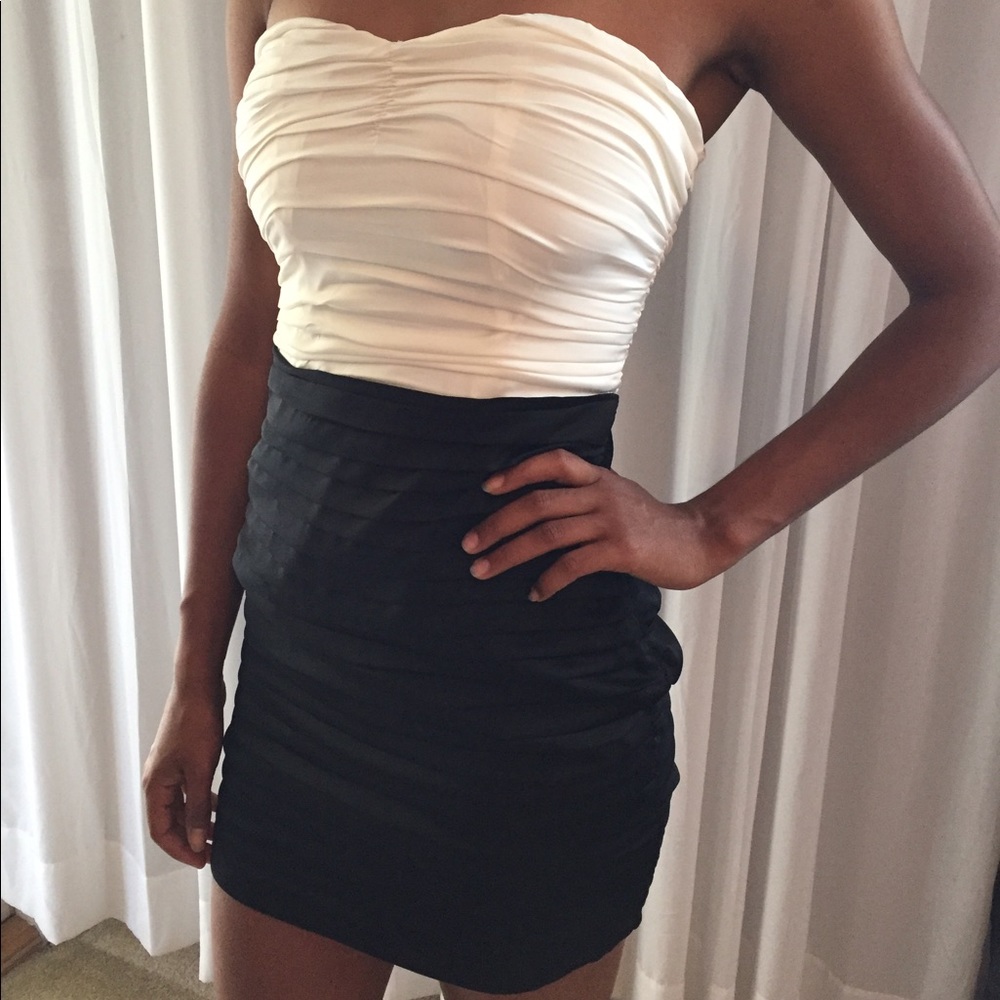 Express sz 4 short black & white cocktail dress