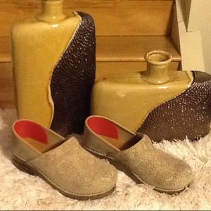 LADIES WORK SHOES MADE BY DANSKO NWOT COMFORTABLE
