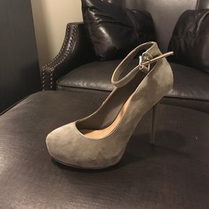 Badgley Mischka Suede Pumps