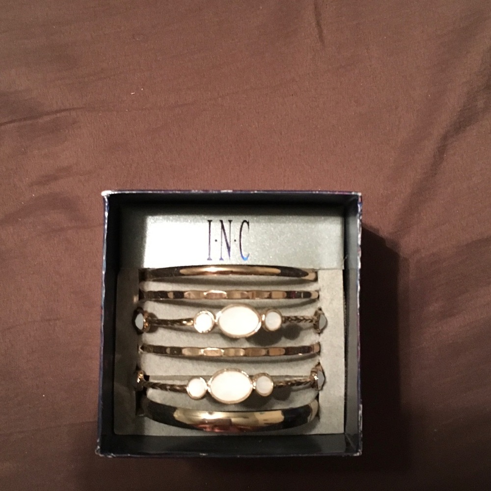 NWOT bracelet set! Still in box!