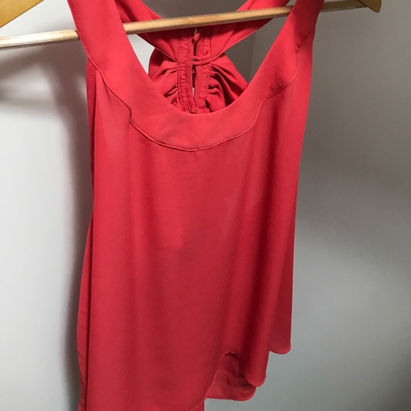 Top. - Picture 2 of 4